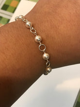 Load image into Gallery viewer, 8” Pearl Bracelet w/ Lobster Clasp Closing